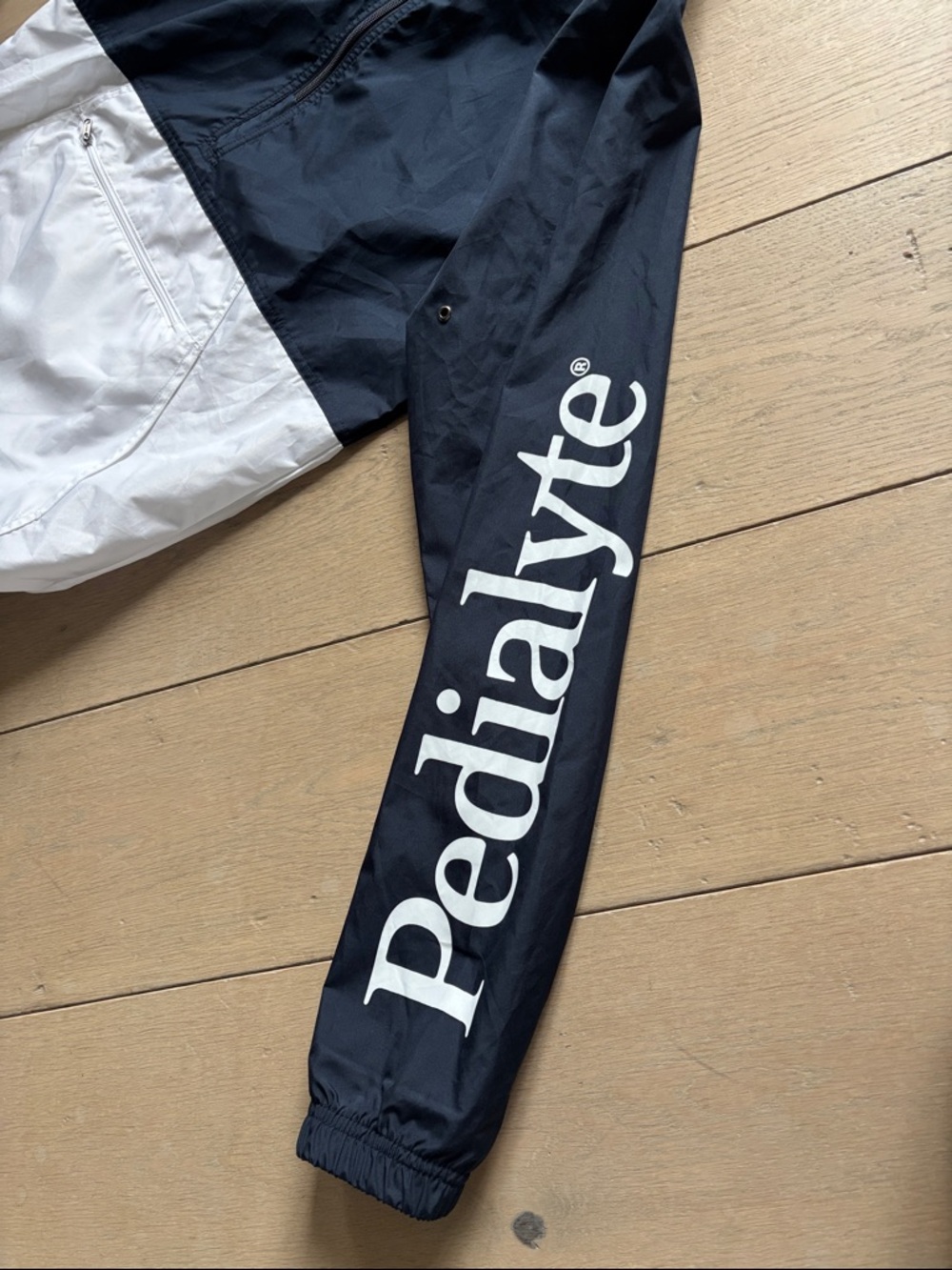 Windbreaker - Picture 5 of 6
